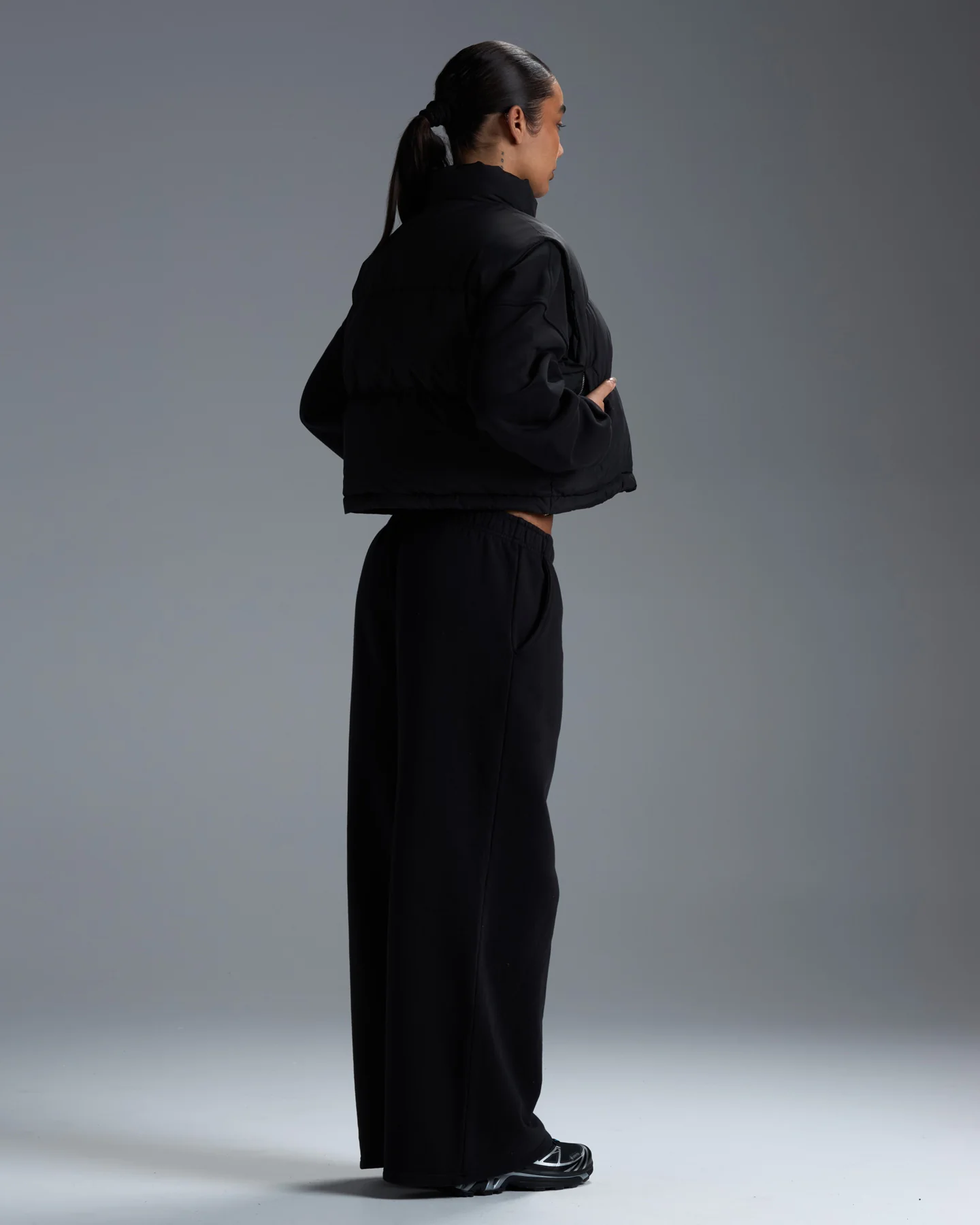 Premium Cropped Puffer Vest - Black - Image 10